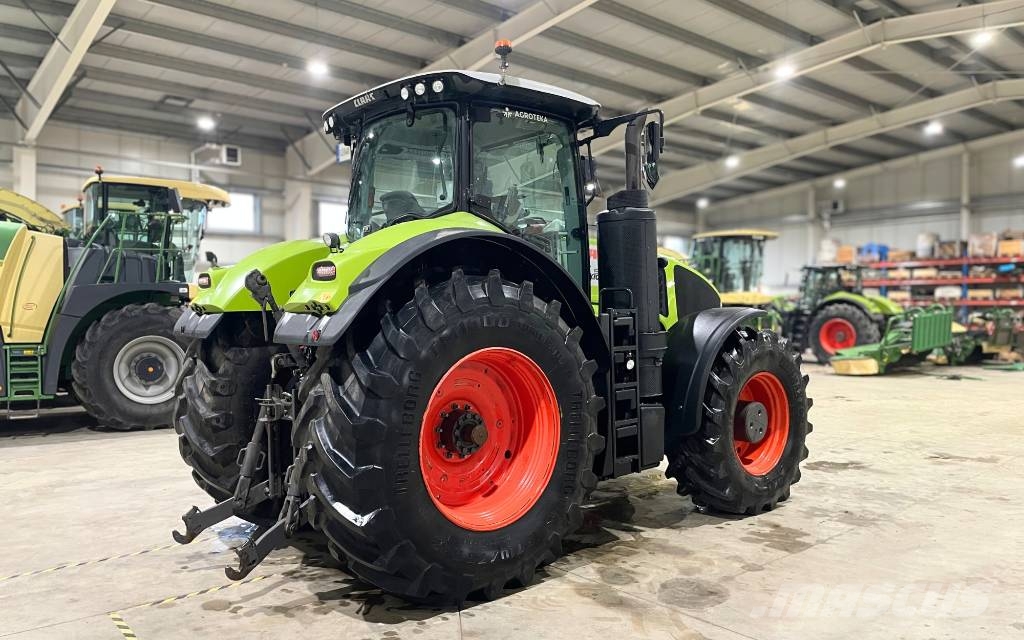 CLAAS Axion 950 Cmatic Tractoare