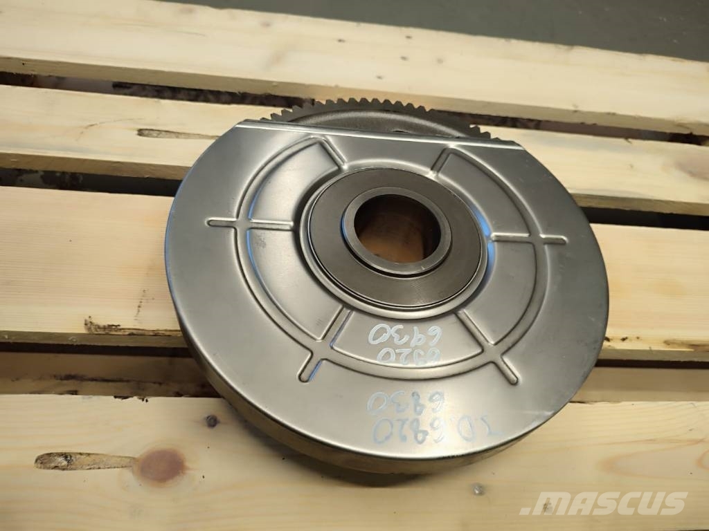 John Deere RE43214 PTO sprocket rear JOHN DEERE 6930 Mootorid
