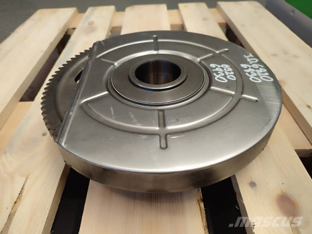 John Deere RE43214 PTO sprocket rear JOHN DEERE 6930 Mootorid