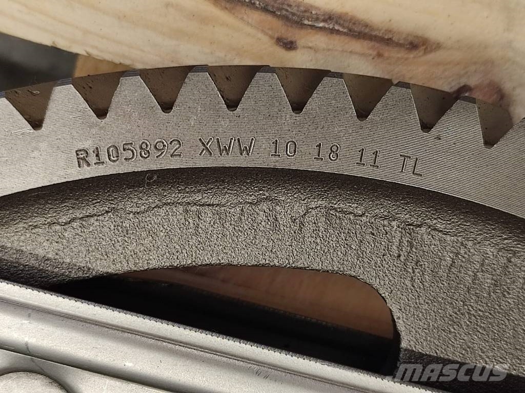 John Deere RE43214 PTO sprocket rear JOHN DEERE 6930 Mootorid