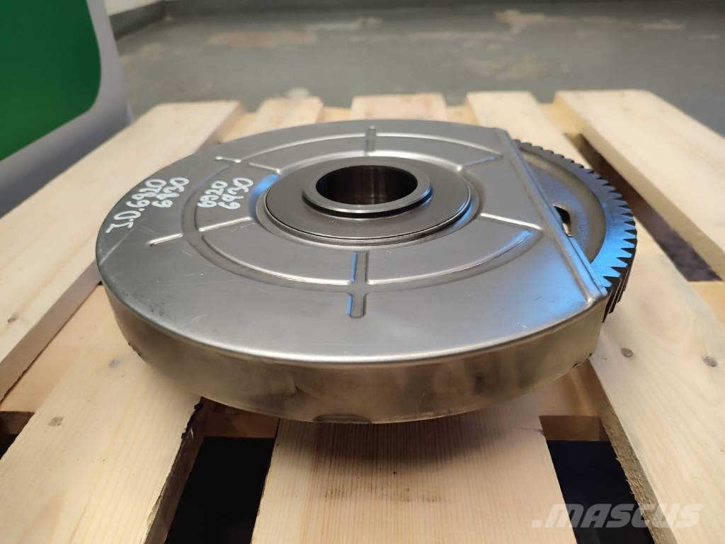 John Deere RE43214 PTO sprocket rear JOHN DEERE 6930 Mootorid