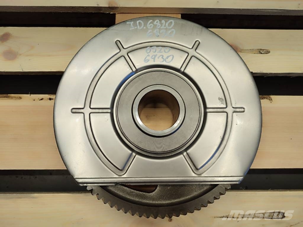 John Deere RE43214 PTO sprocket rear JOHN DEERE 6930 Mootorid