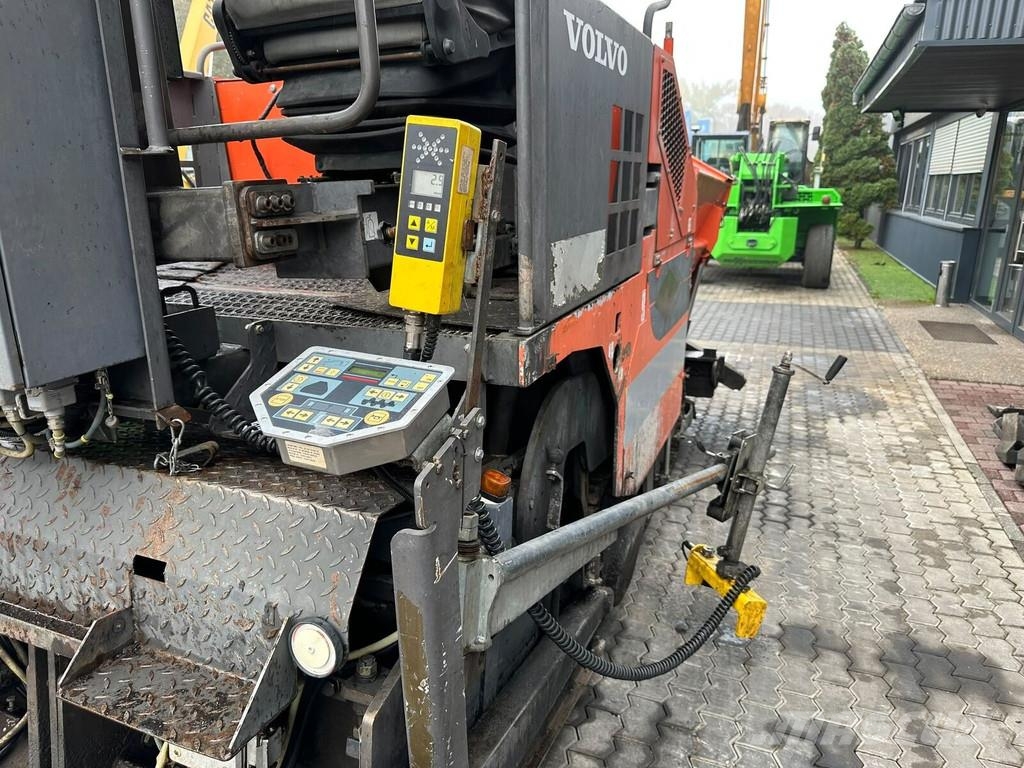 VOLVO-ABG Titan 2820 아스팔트 포장장비