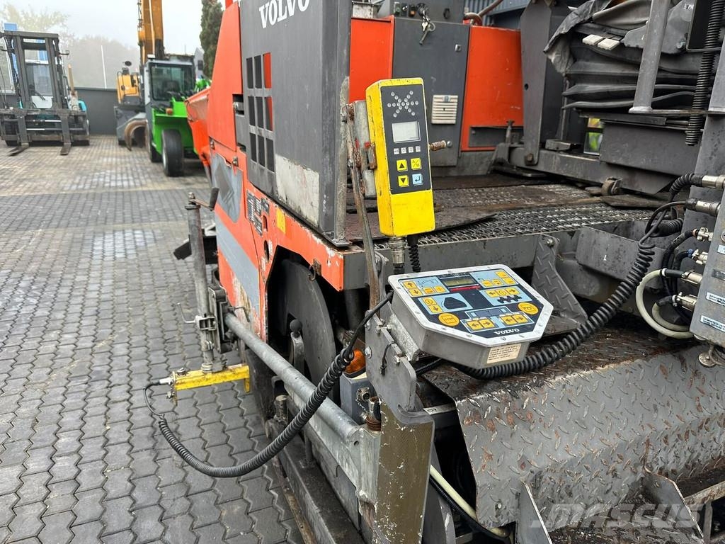 VOLVO-ABG Titan 2820 Asfalto klotuvai