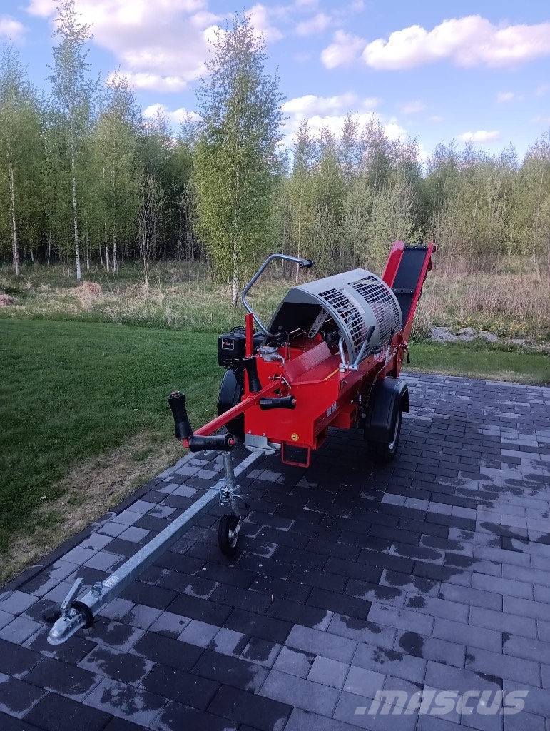 Hakki Pilke Hawk 25 mobiili Vedklyvar och vedkapar