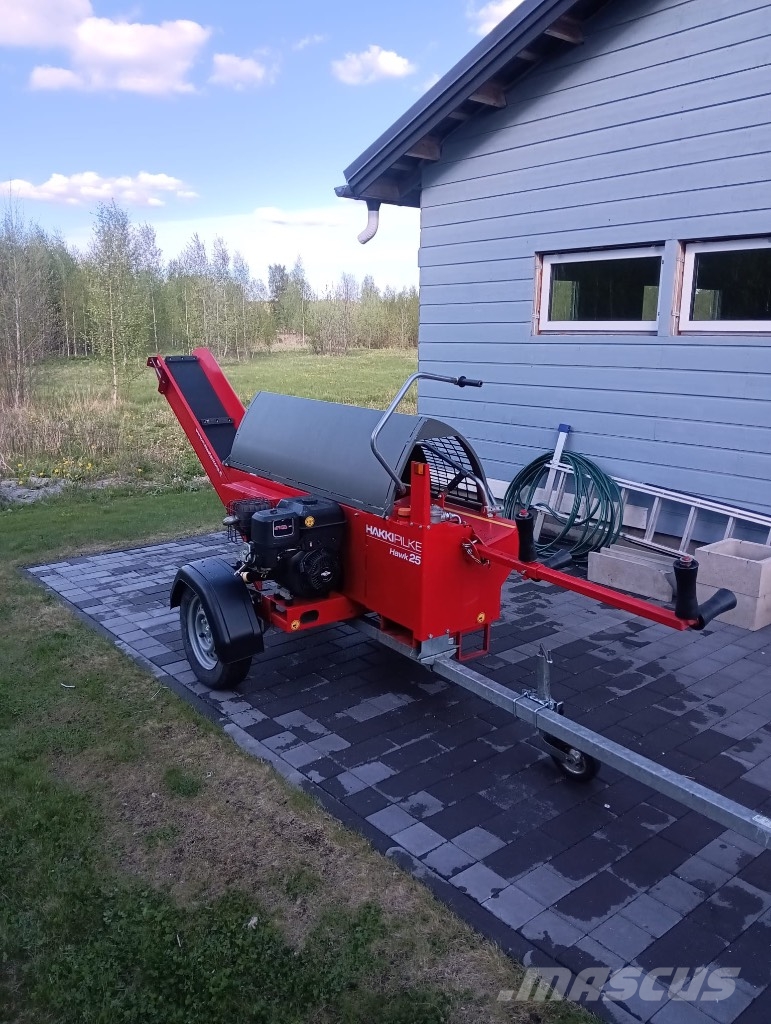 Hakki Pilke Hawk 25 mobiili Vedklyvar och vedkapar