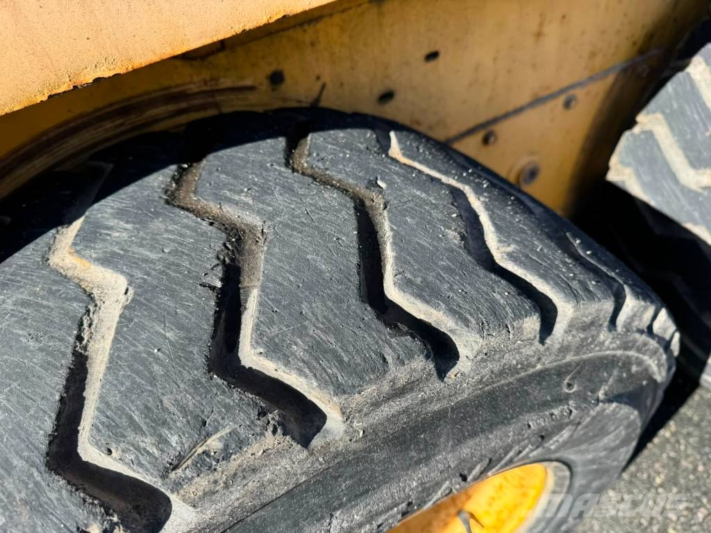 Gehl 4640 - inkl skopa & gaffelställ Šmykom riadené nakladače