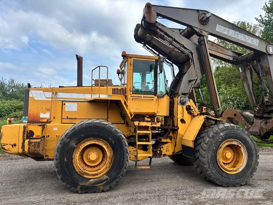 Volvo L 180 C Traktor med skogsutstyr