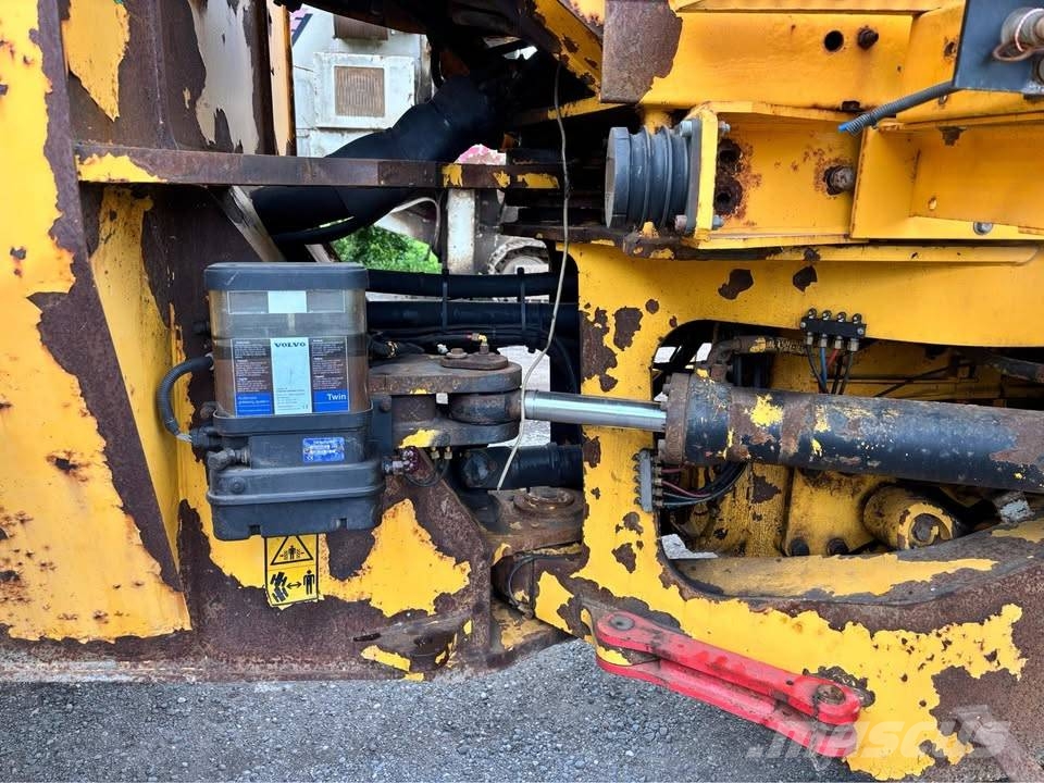Volvo L 180 C Traktor med skogsutstyr
