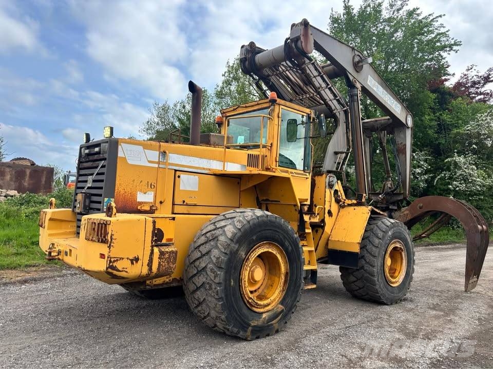 Volvo L 180 C Traktor med skogsutstyr