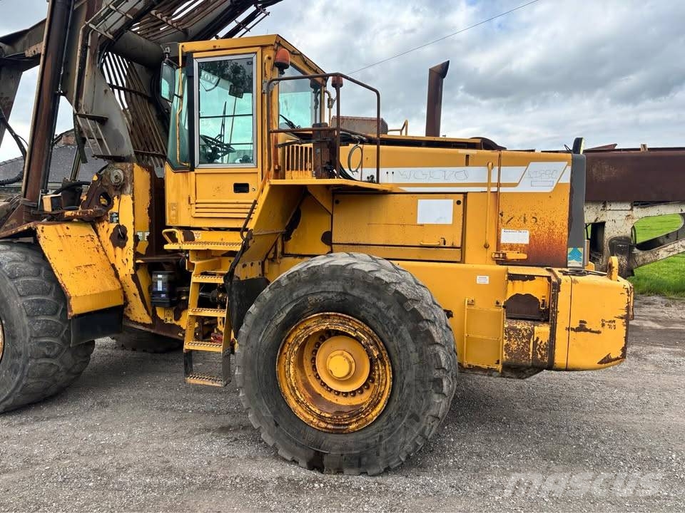 Volvo L 180 C Traktor med skogsutstyr