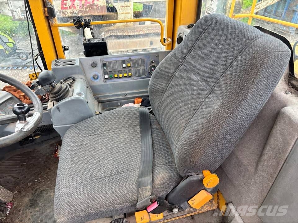 Volvo L 180 C Traktor med skogsutstyr