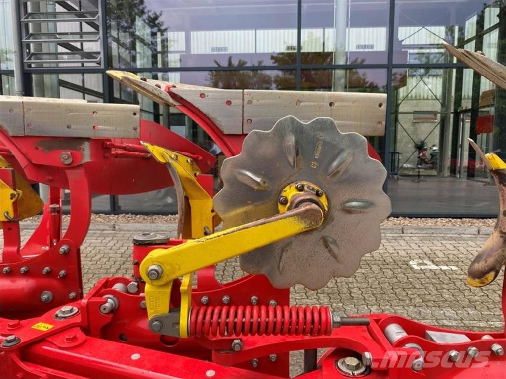 Pöttinger SERVO 3000PN 5-SCHAR コンベンショナルプラウ