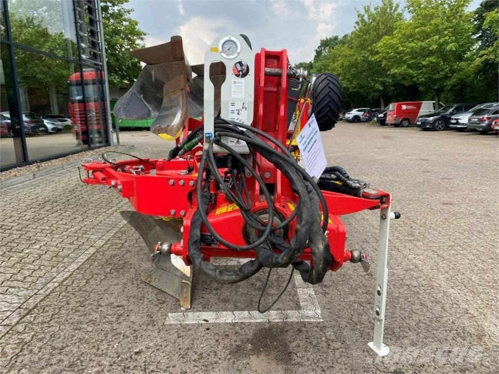 Pöttinger SERVO 3000PN 5-SCHAR コンベンショナルプラウ