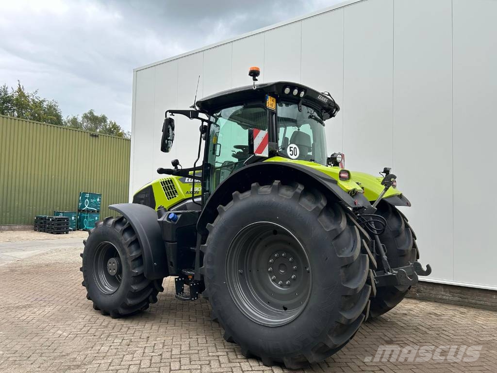 CLAAS Axion 830 Night Edition الجرارات