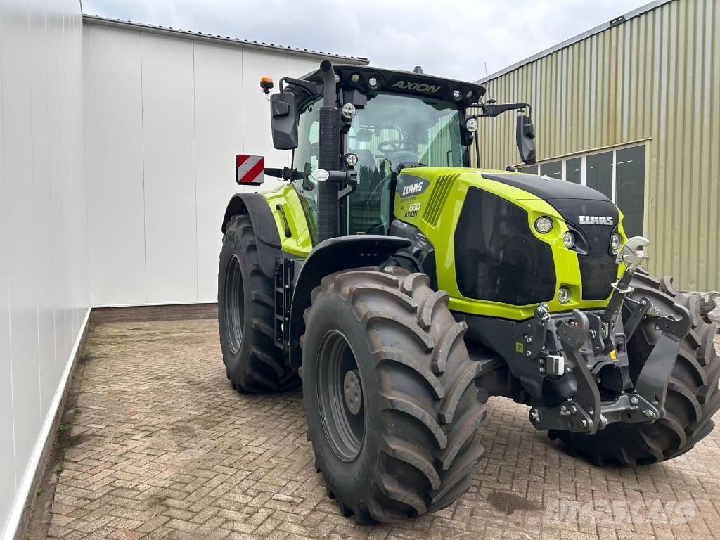CLAAS Axion 830 Night Edition الجرارات