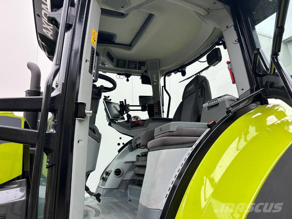 CLAAS Axion 830 Night Edition الجرارات