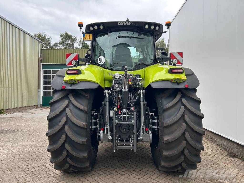 CLAAS Axion 830 Night Edition الجرارات
