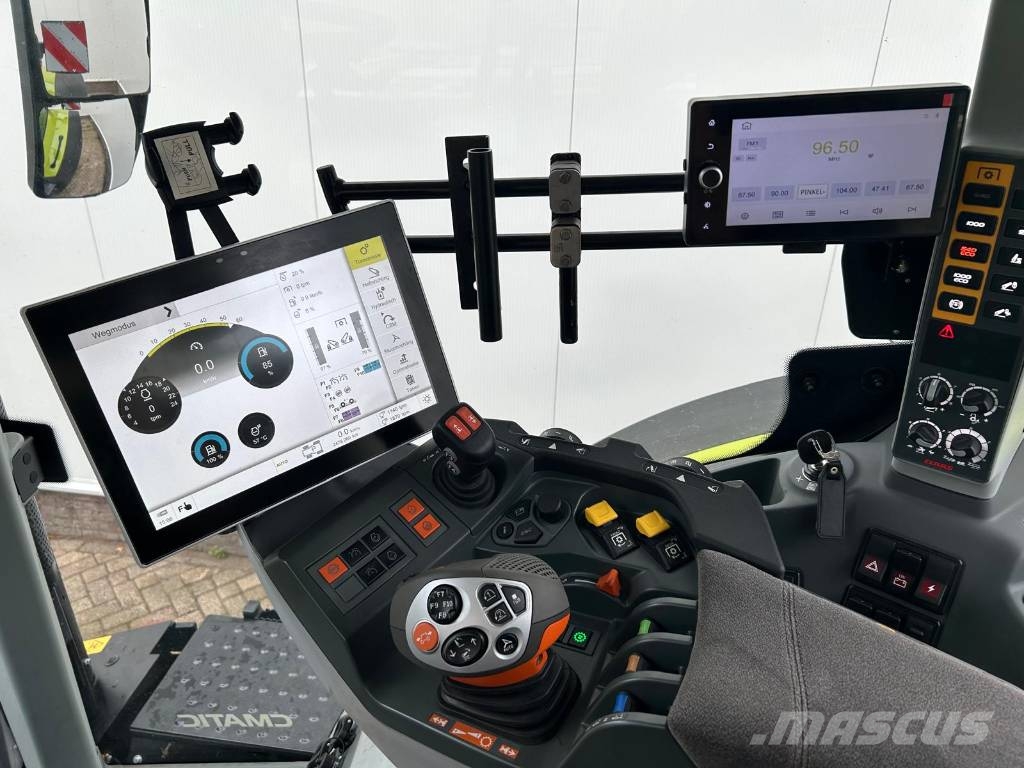 CLAAS Axion 830 Night Edition الجرارات