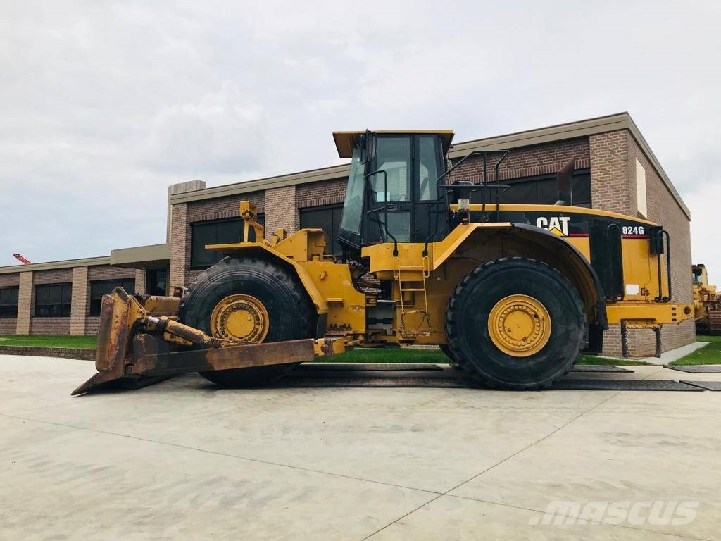 CAT 824 G 推土機