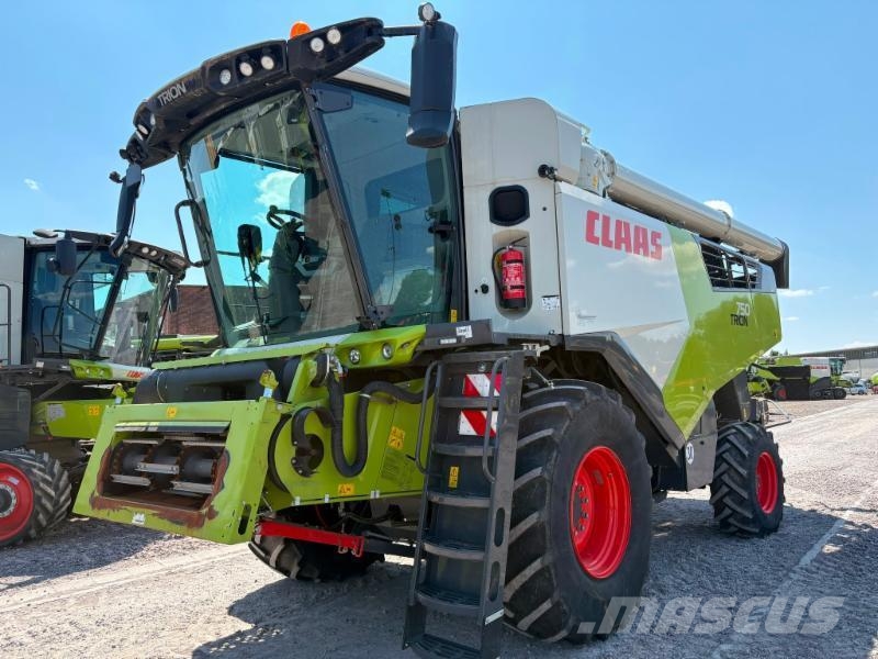 CLAAS TRION 750 Combine harvesters
