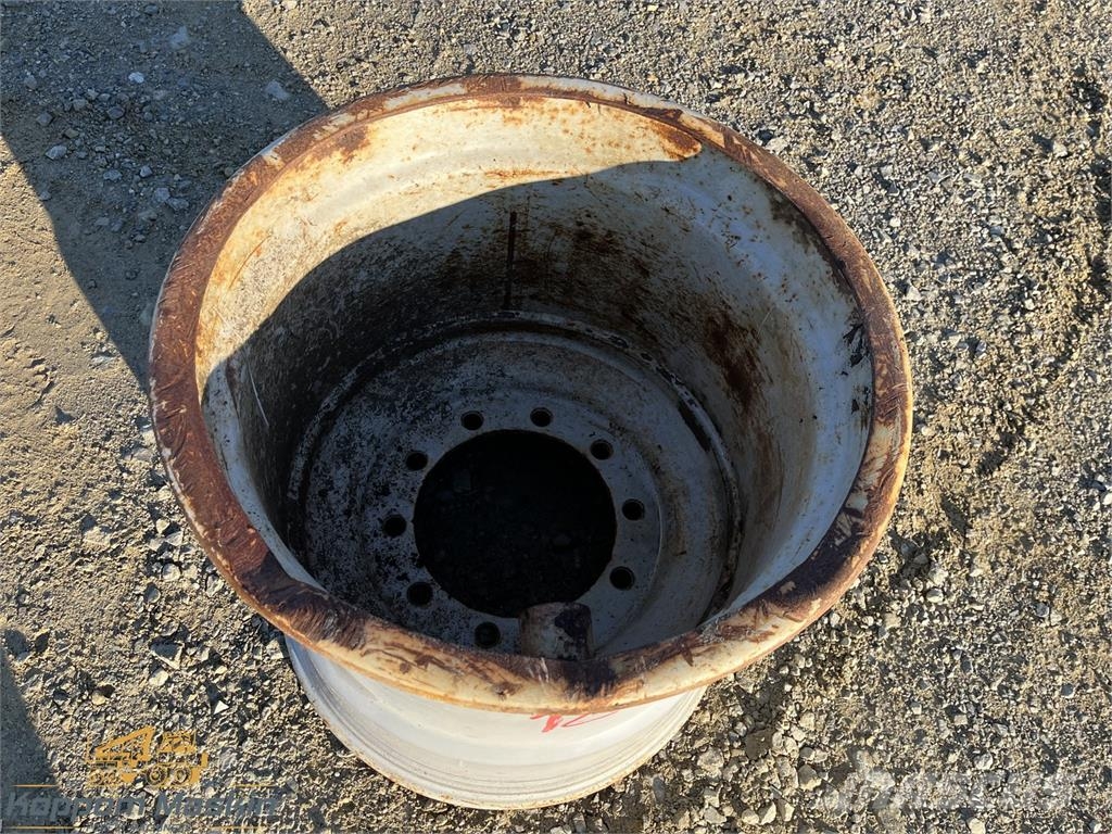 Valmet 941 24x26,5 Used/Beg الإطارات والعجلات والحافات