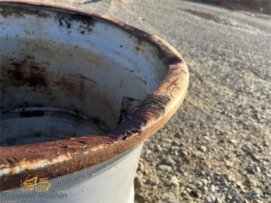 Valmet 941 24x26,5 Used/Beg الإطارات والعجلات والحافات