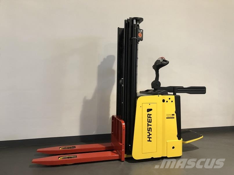 Hyster S1.5S Elektromos gyalogkíséretű targoncák