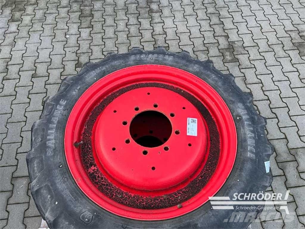 Fendt 270/95 R32 + 320/90 R46 PFLEGERÄDER Renkaat ja vanteet