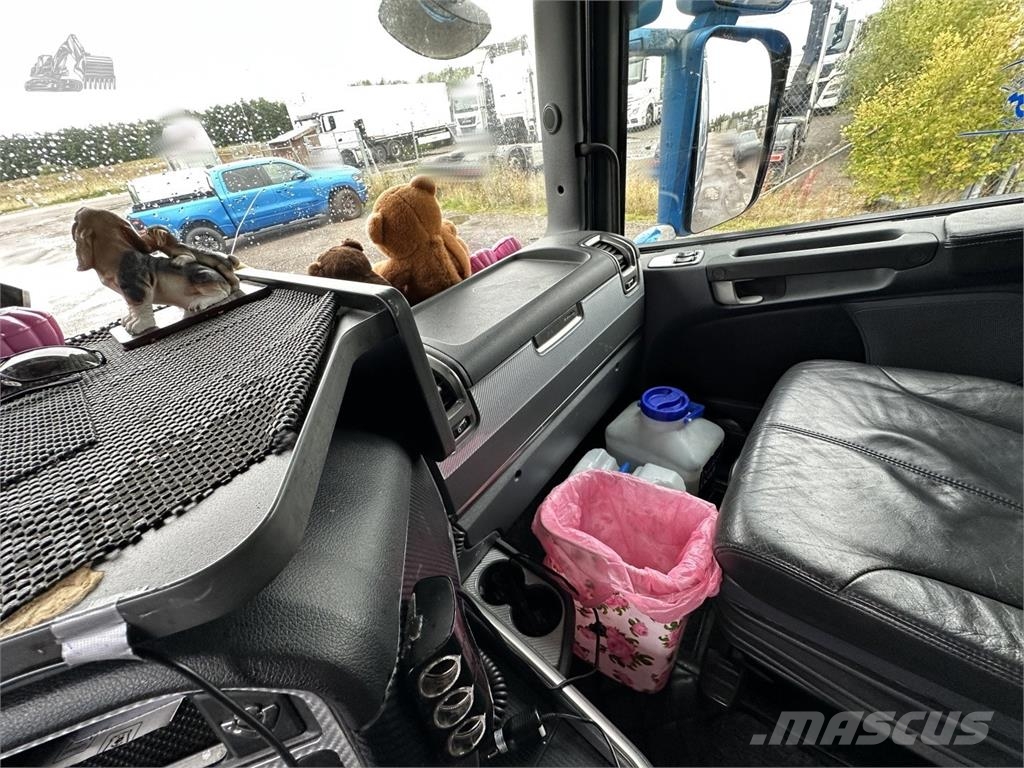 Scania R520LA6X2/4MNB Vetopöytäautot