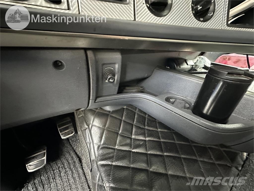 Scania R520LA6X2/4MNB Vetopöytäautot