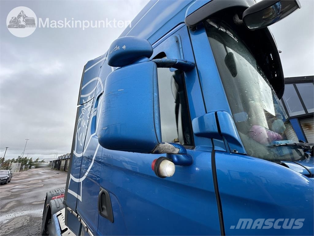 Scania R520LA6X2/4MNB Vetopöytäautot