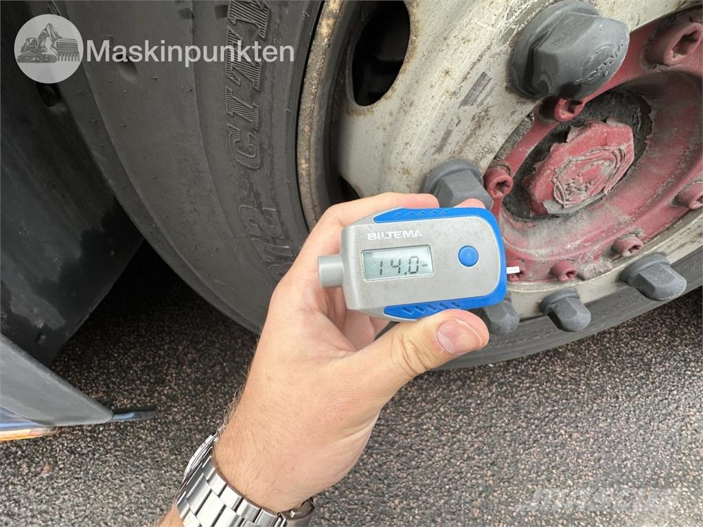 Scania R520LA6X2/4MNB Vetopöytäautot
