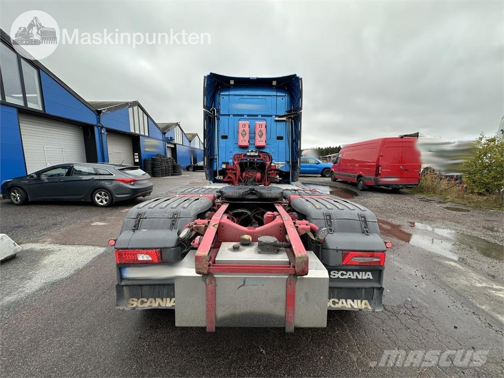 Scania R520LA6X2/4MNB Vetopöytäautot
