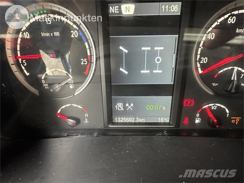 Scania R520LA6X2/4MNB Vetopöytäautot