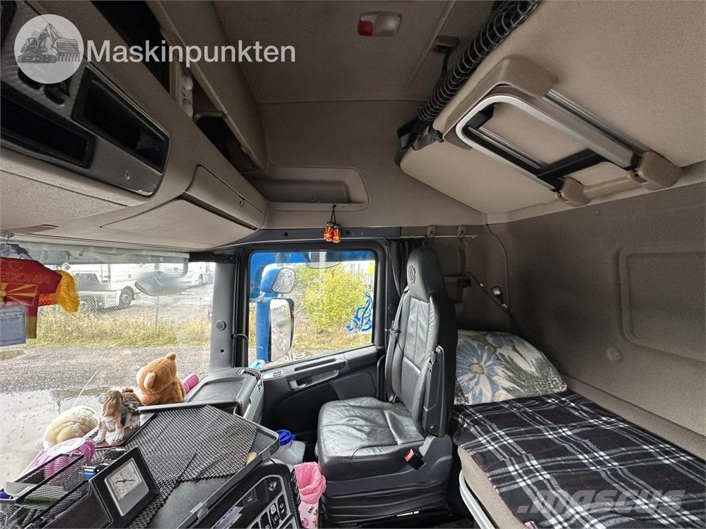 Scania R520LA6X2/4MNB Vetopöytäautot