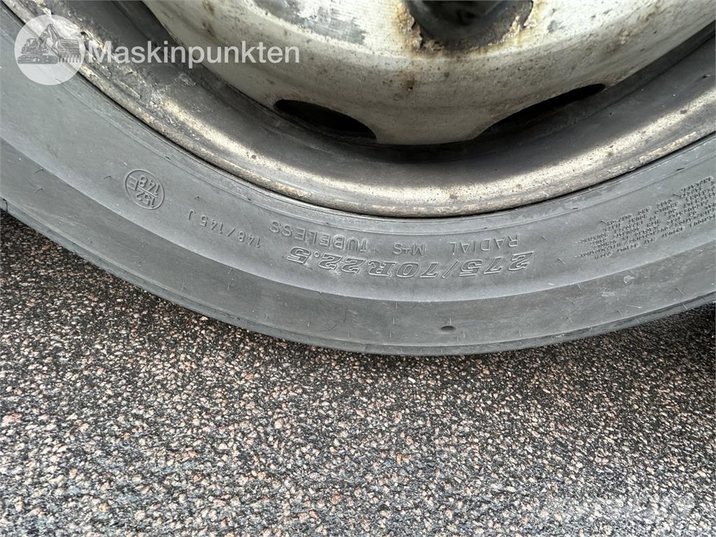 Scania R520LA6X2/4MNB Vetopöytäautot