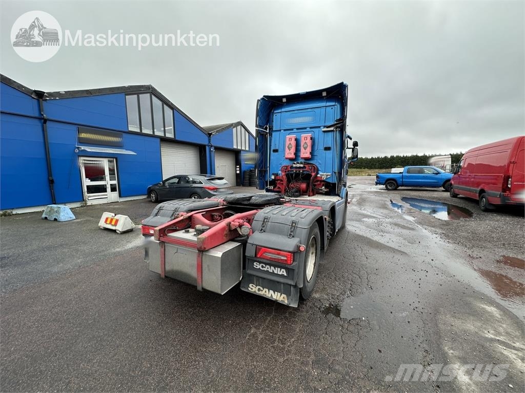 Scania R520LA6X2/4MNB Vetopöytäautot