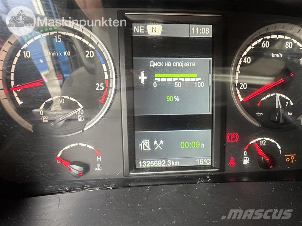 Scania R520LA6X2/4MNB Vetopöytäautot