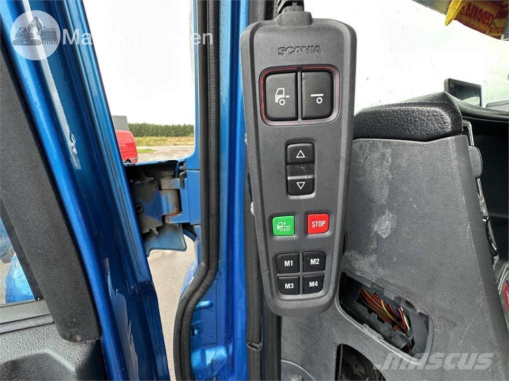 Scania R520LA6X2/4MNB Vetopöytäautot