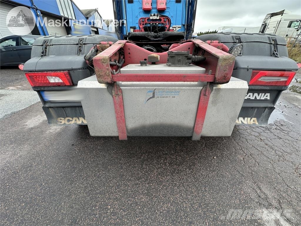 Scania R520LA6X2/4MNB Vetopöytäautot