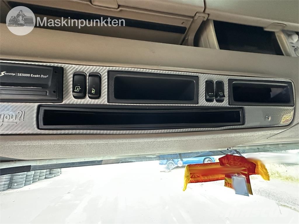 Scania R520LA6X2/4MNB Vetopöytäautot