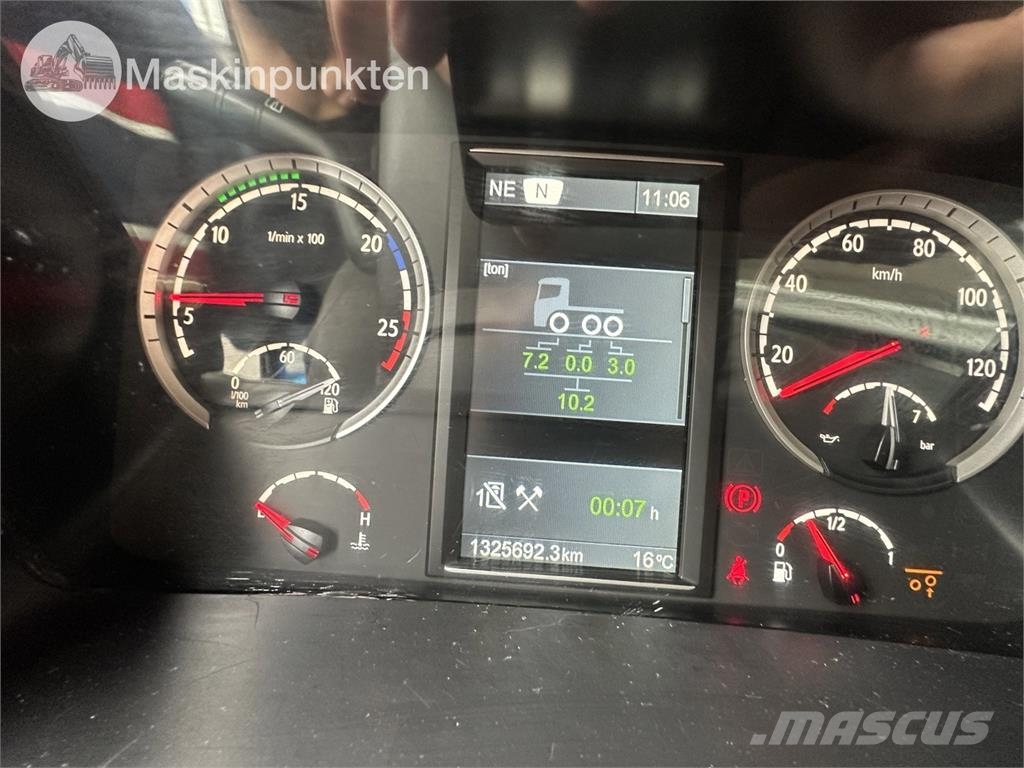 Scania R520LA6X2/4MNB Vetopöytäautot