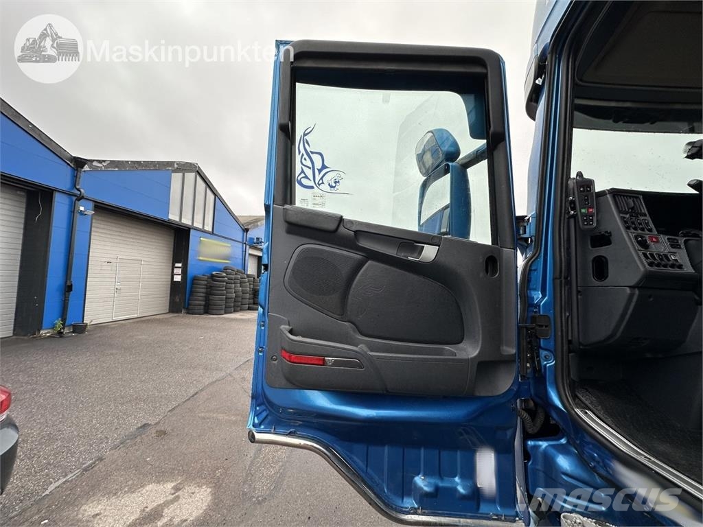 Scania R520LA6X2/4MNB Vetopöytäautot