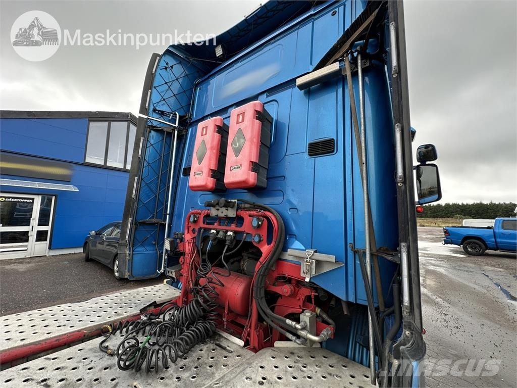 Scania R520LA6X2/4MNB Vetopöytäautot
