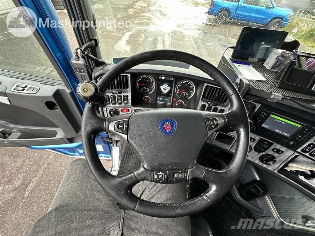 Scania R520LA6X2/4MNB Vetopöytäautot