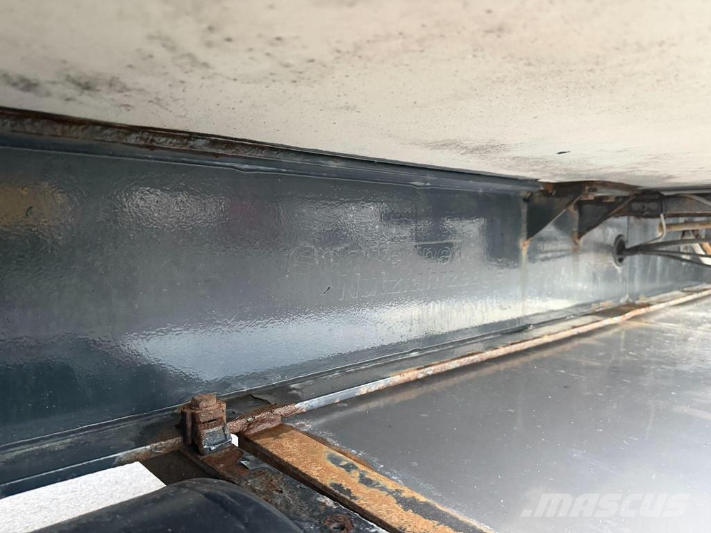 Schweriner SF24-G80N + CARRIER VECTOR 1850 + MEAT HOOKS Kühlauflieger