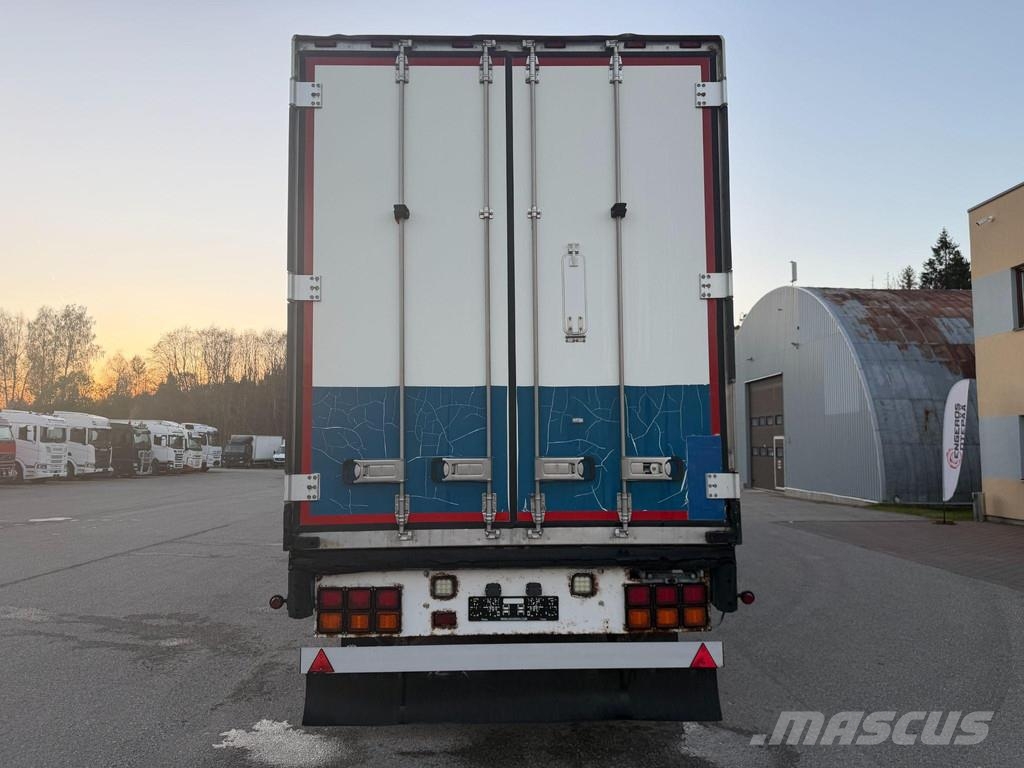 Schweriner SF24-G80N + CARRIER VECTOR 1850 + MEAT HOOKS Kühlauflieger