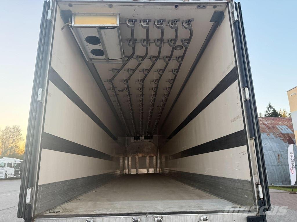 Schweriner SF24-G80N + CARRIER VECTOR 1850 + MEAT HOOKS Kühlauflieger