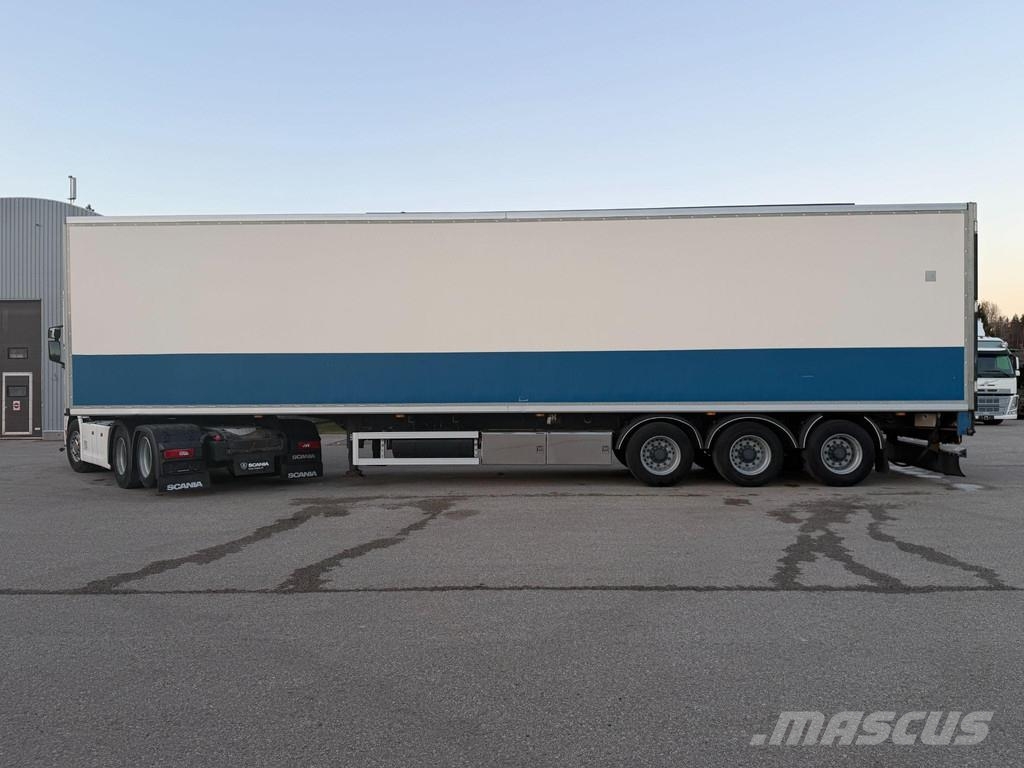 Schweriner SF24-G80N + CARRIER VECTOR 1850 + MEAT HOOKS Kühlauflieger